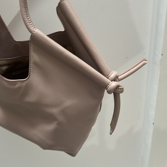 Elizabeth and James Tan Tote Bag - Picture 9 of 13